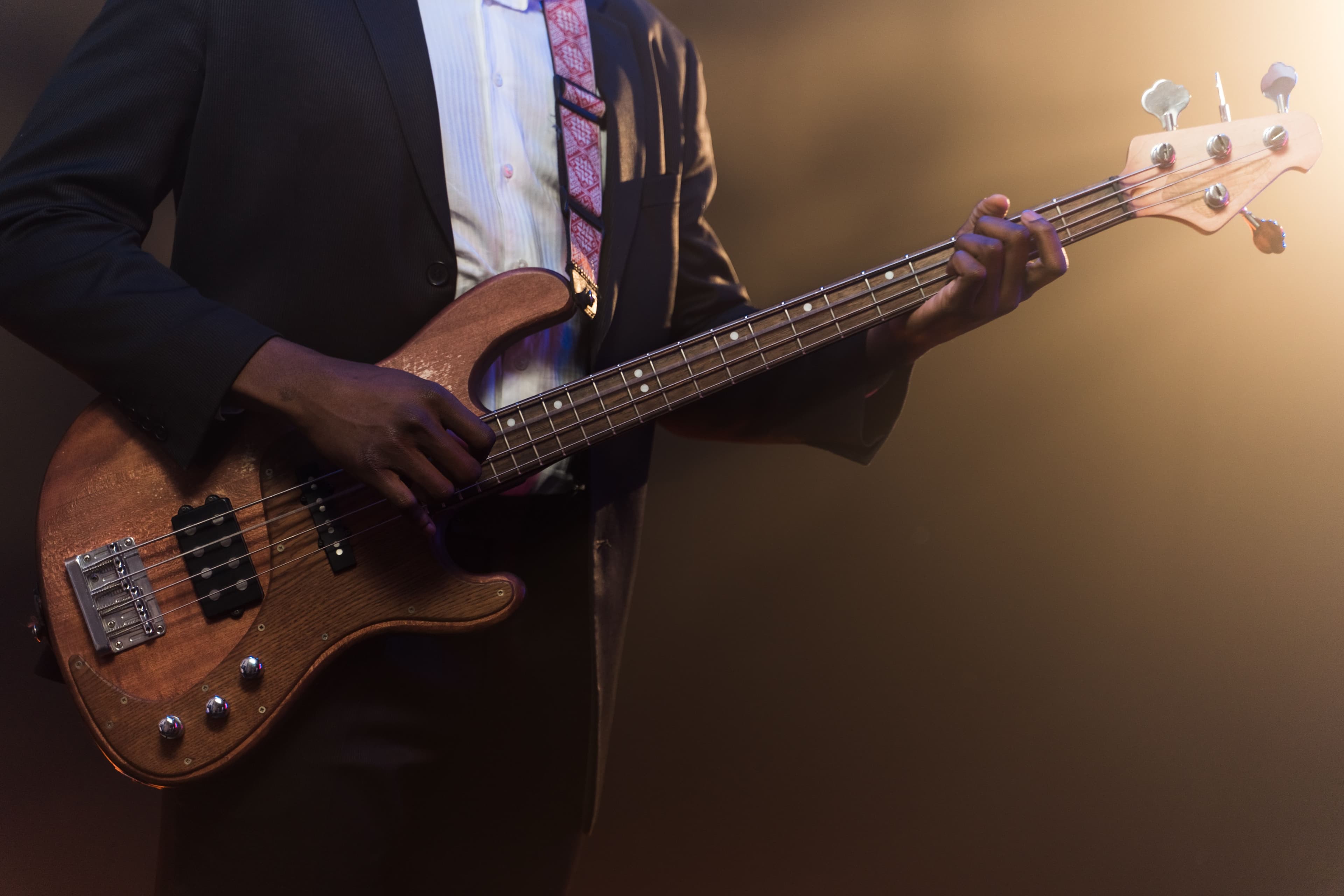 Mikou à la basse en studio